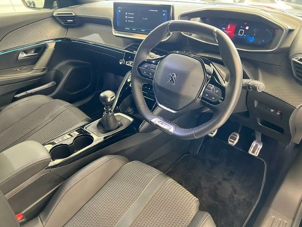 2021-peugeot-2008-suv-12-puretech-gt-big-2