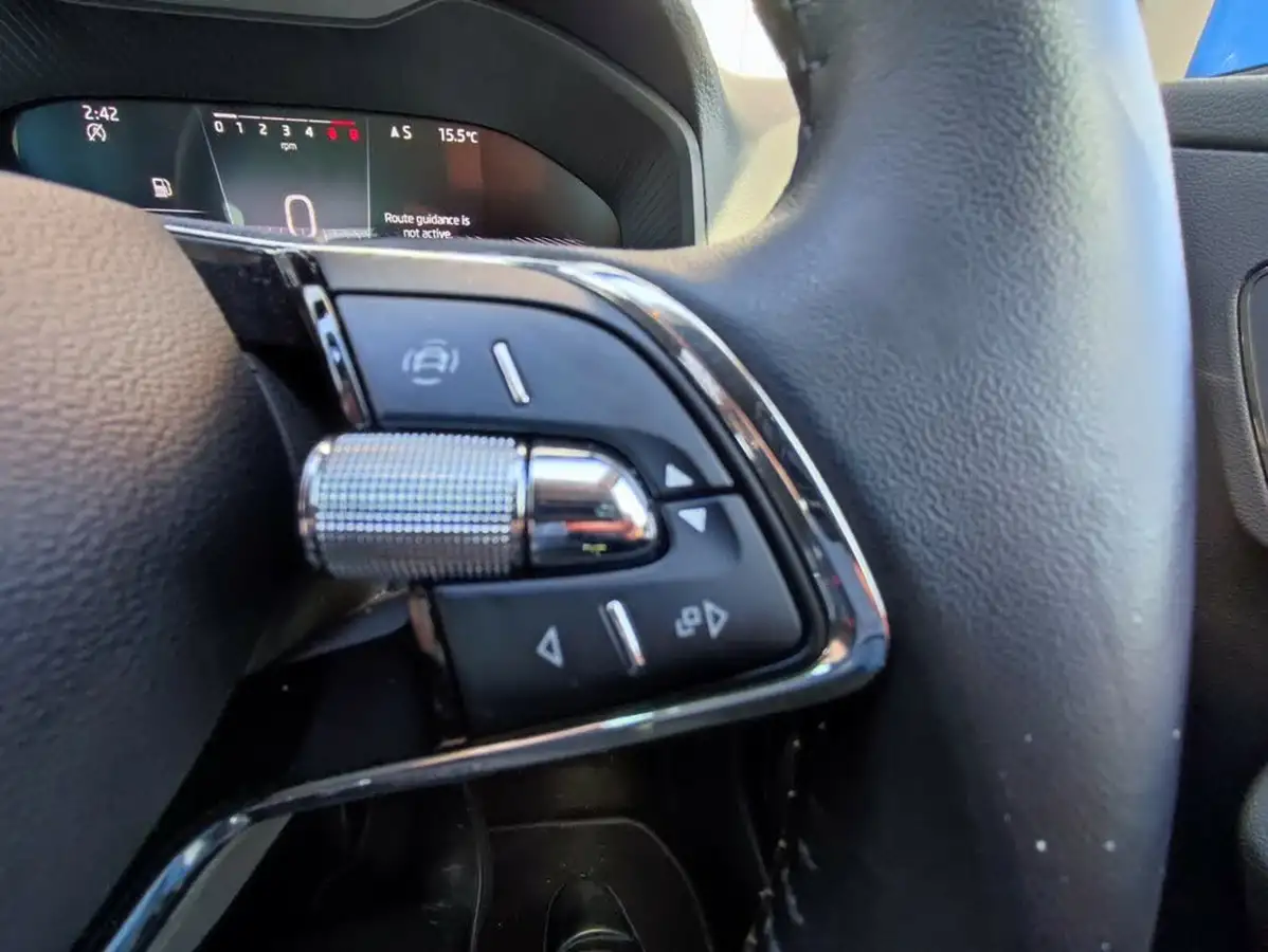 2023-skoda-karoq-15-tsi-se-drive-big-18