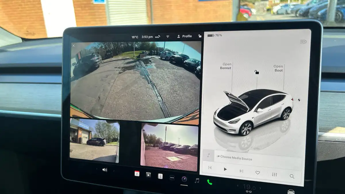 2023-tesla-model-y-e-rwd-big-24