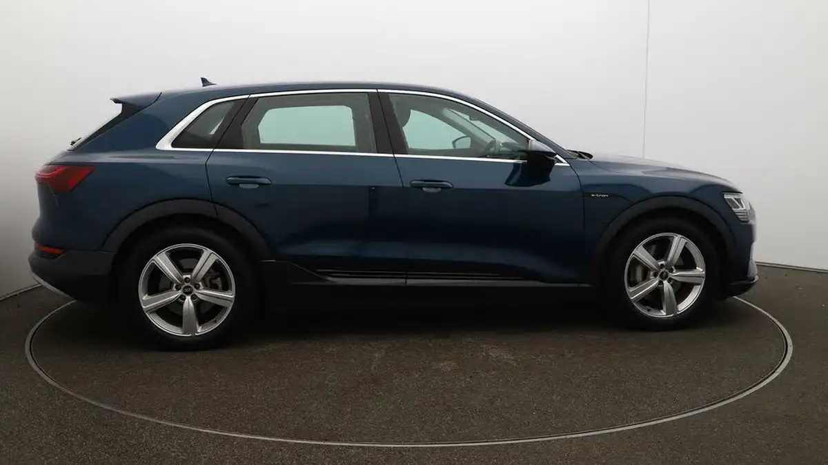 2022-audi-e-tron-55e-technik-station-wagon-big-42