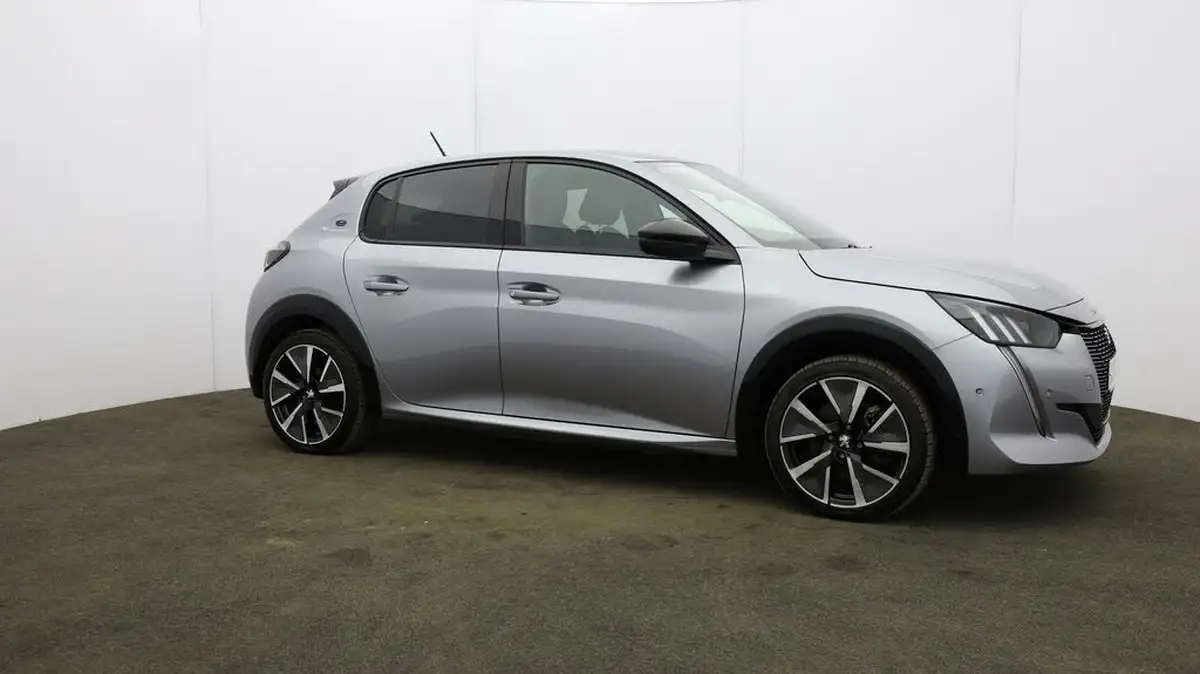 2021-peugeot-208-e-gt-50kwh-big-42