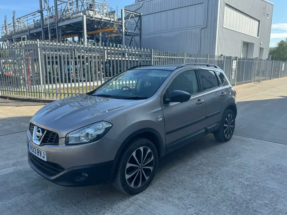 2013-nissan-qashqai-20-360-cvt-big-3