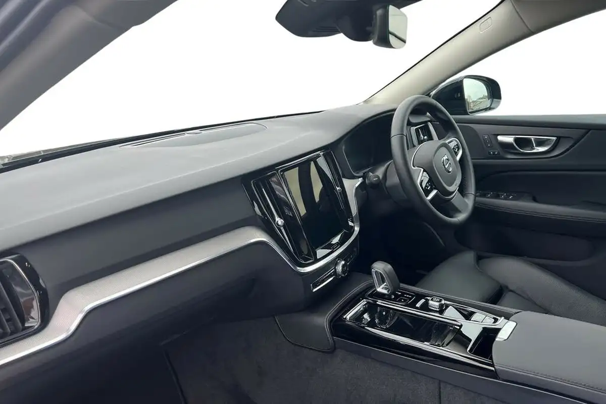 2024-volvo-v60-20-t6-plus-dark-station-wagon-big-1