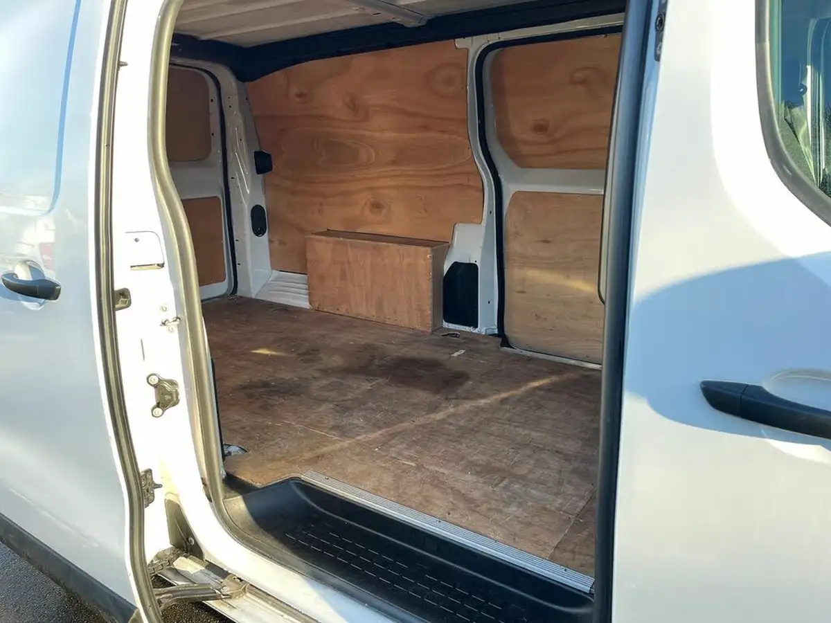 2022-peugeot-expert-15-bluehdi-professional-premium-long-1000-big-24