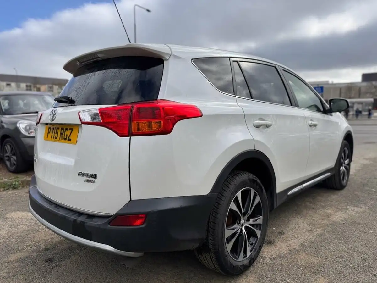 2015-toyota-rav4-20td-icon-20d-4d-awd-big-6