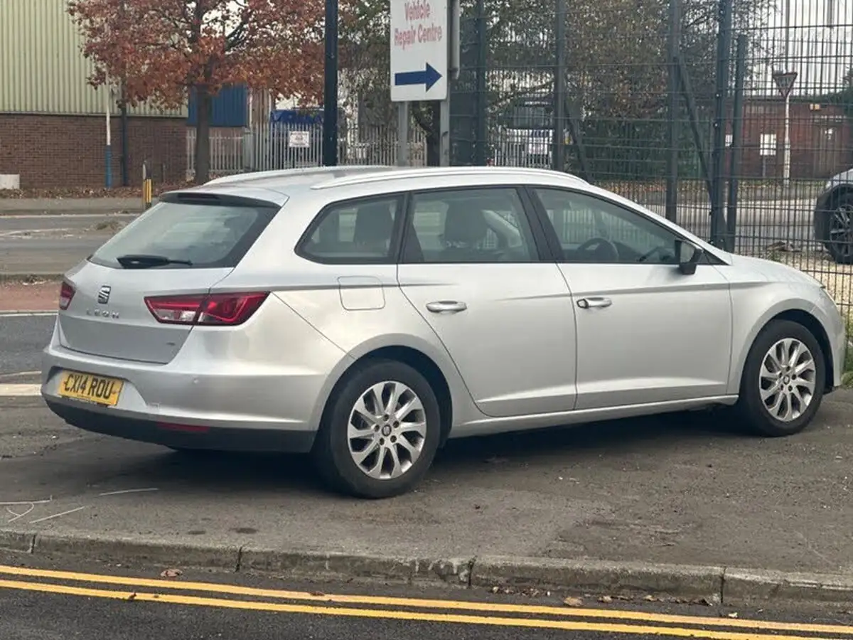 2014-seat-leon-16tdi-se-tech-pack-cr-105ps-ss-sports-tourer-5d-big-22