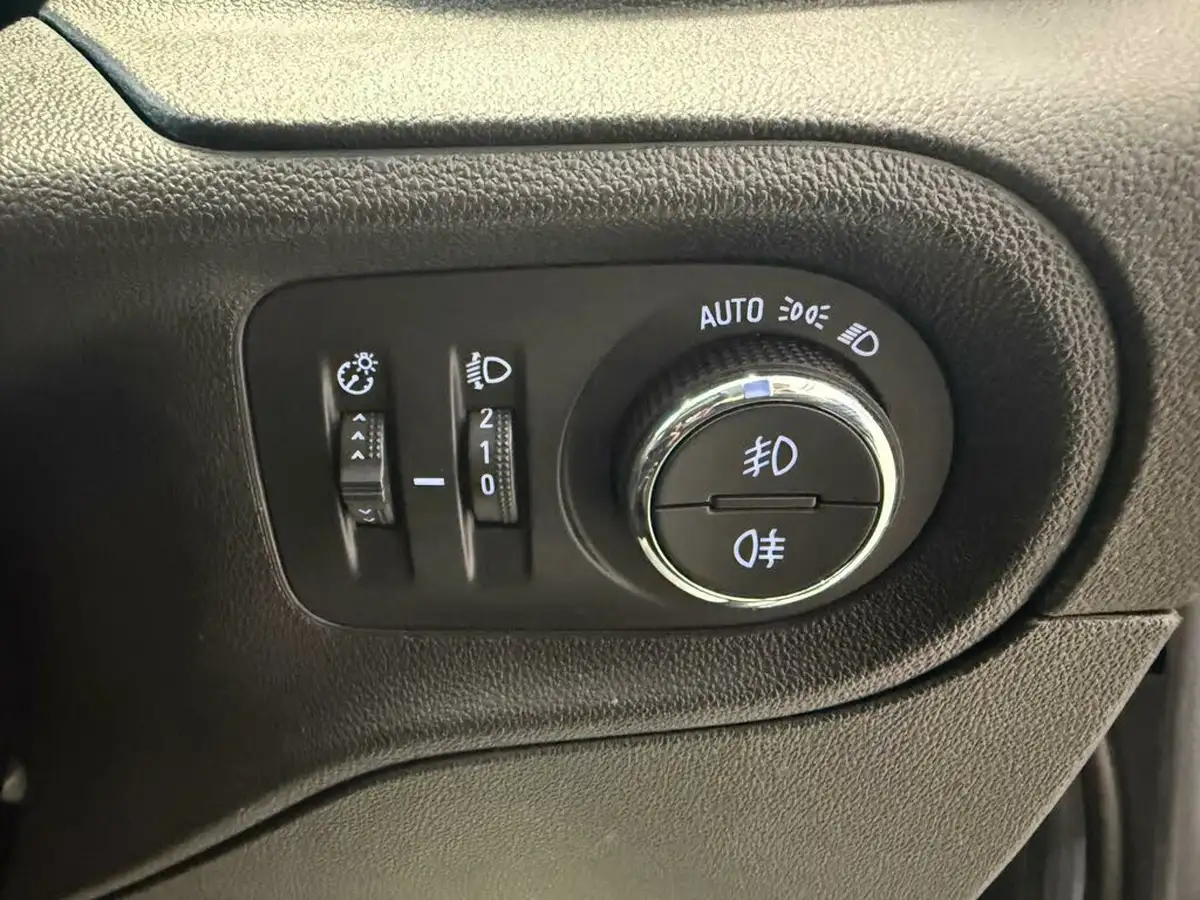 2019-vauxhall-grandland-x-15td-sport-nav-big-20