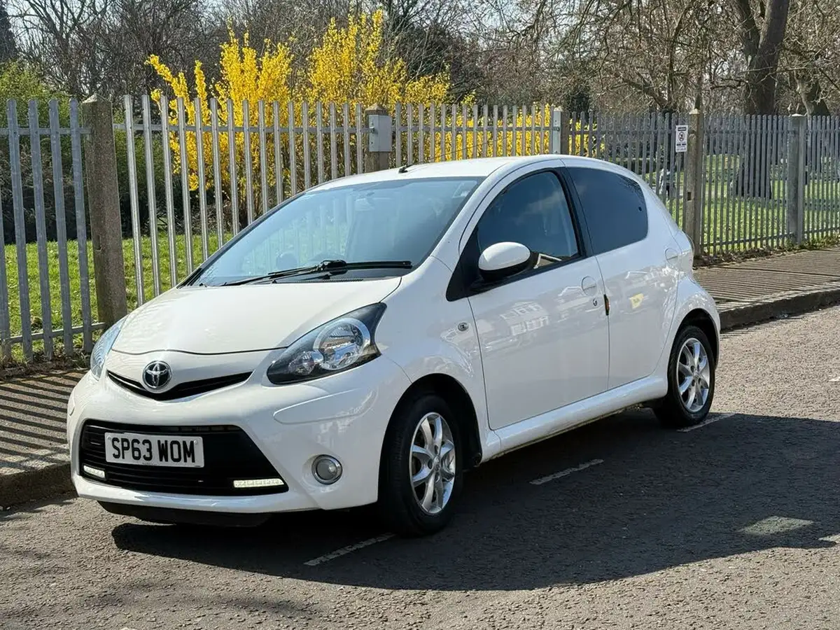 2013-toyota-aygo-10-mode-5d-big-3
