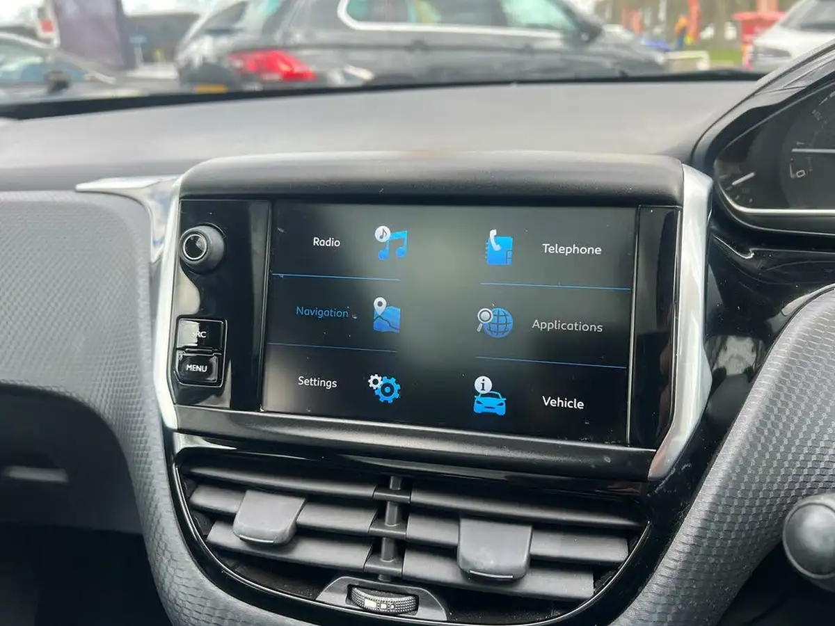 2018-peugeot-2008-suv-12-puretech-gt-line-110bhp-big-15