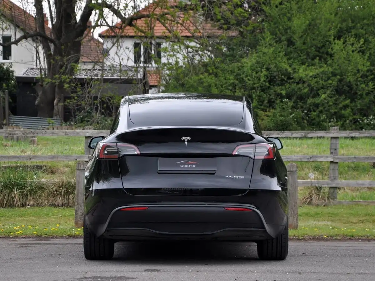 2022-tesla-model-y-e-long-range-big-38