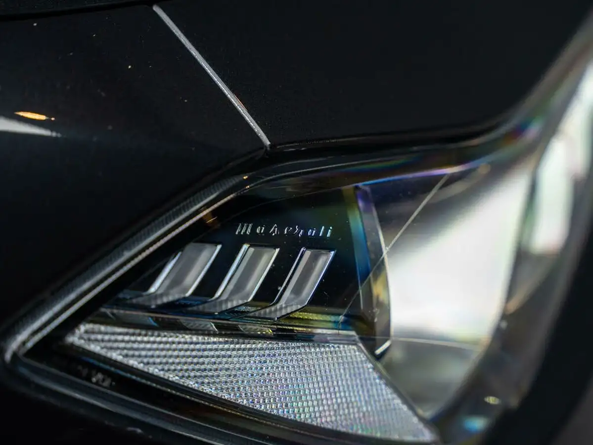 2021-maserati-ghibli-20-big-32
