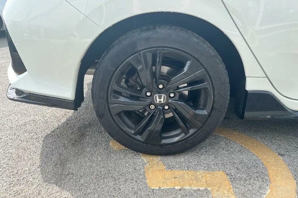 2018-honda-civic-15-vtec-turbo-sport-plus-cvt-big-7