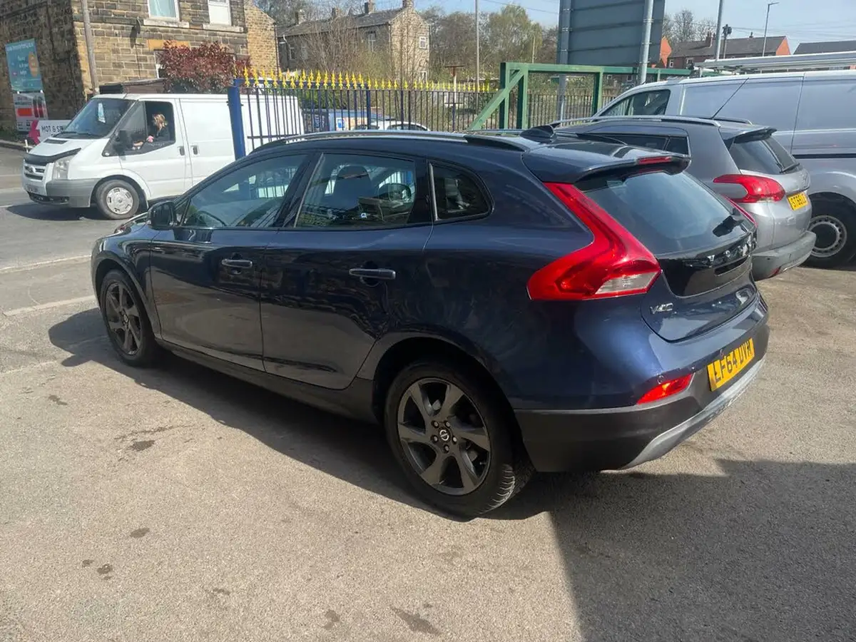 2014-volvo-v40-16td-d2-cross-country-lux-big-5