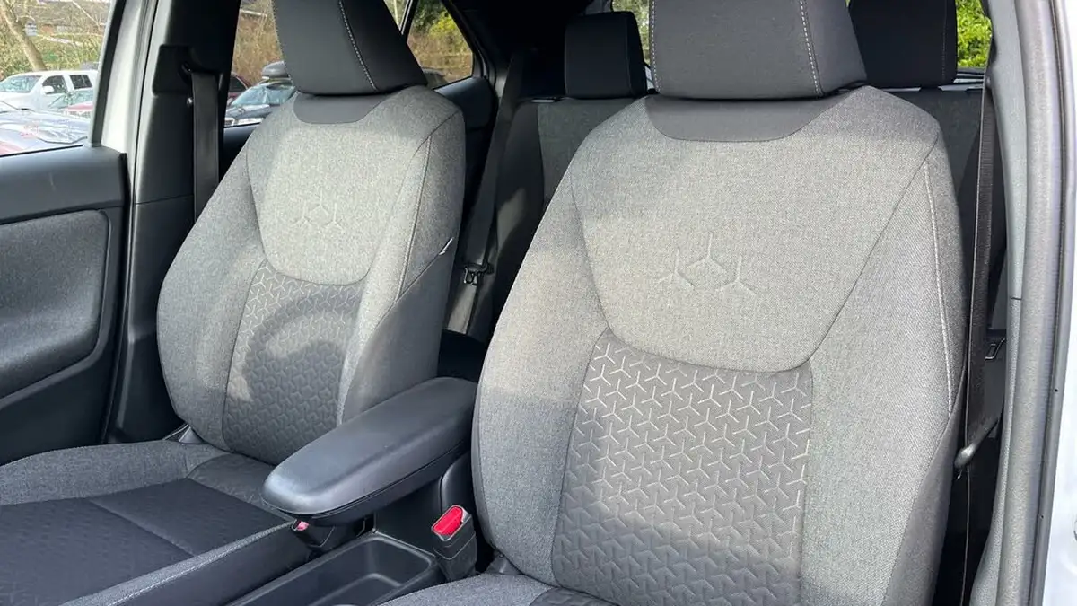 2022-toyota-yaris-15-vvt-i-design-panoramic-roof-big-32