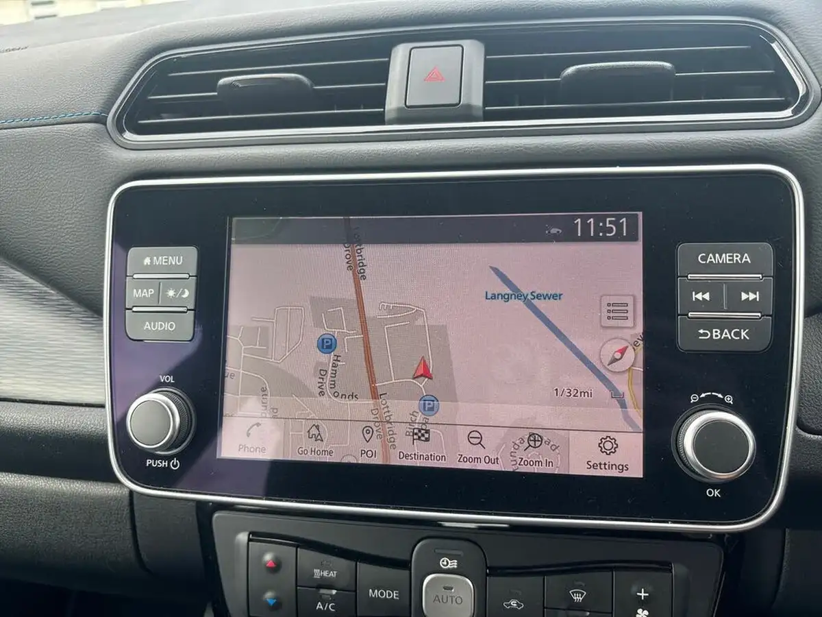 2019-nissan-leaf-e-tekna-big-17