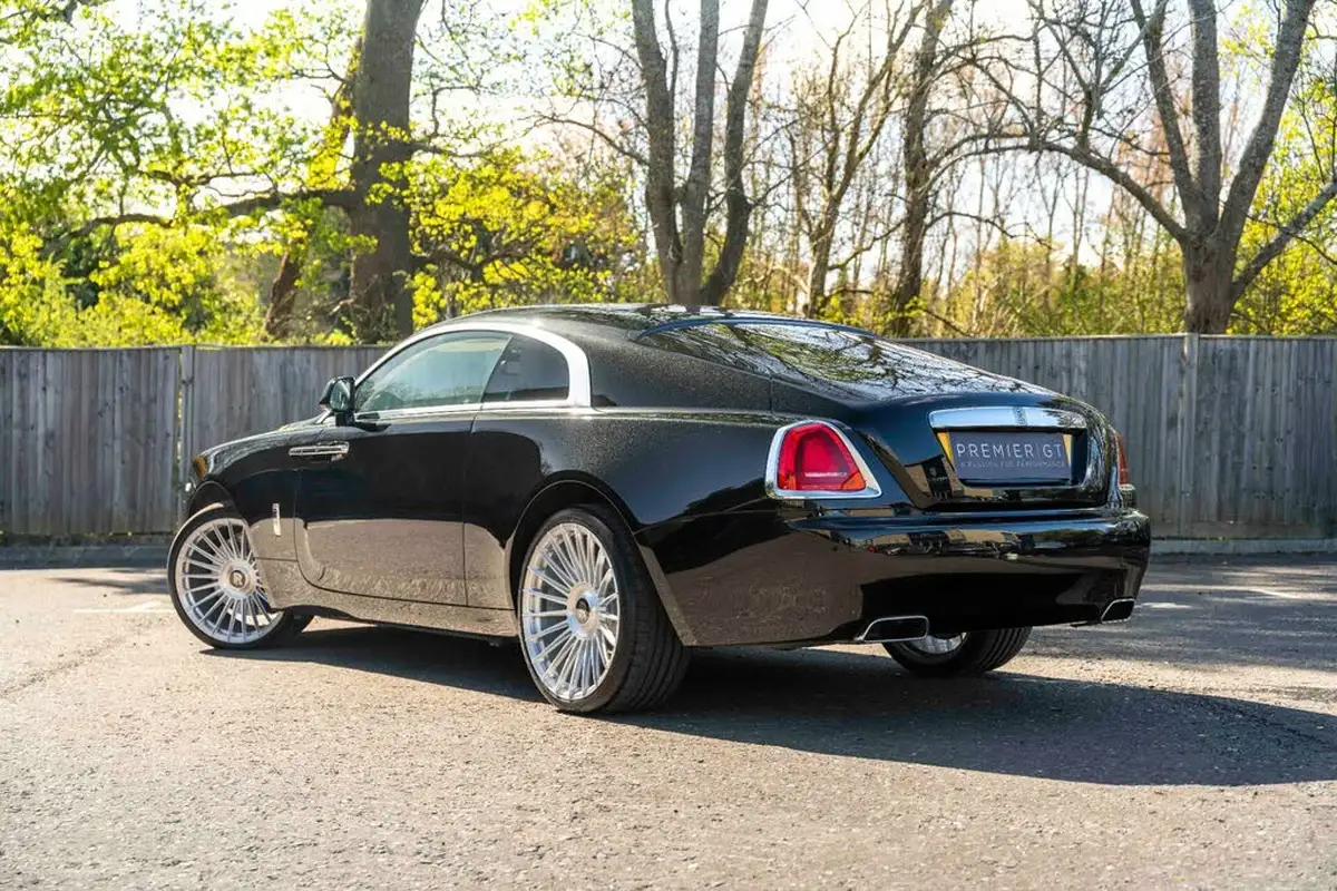 2014-rolls-royce-wraith-v12-big-1