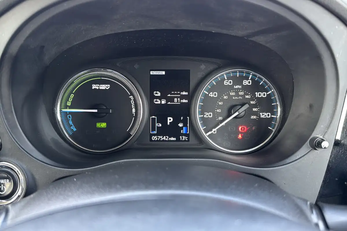 2017-mitsubishi-outlander-20-4hs-phev-5st-big-12