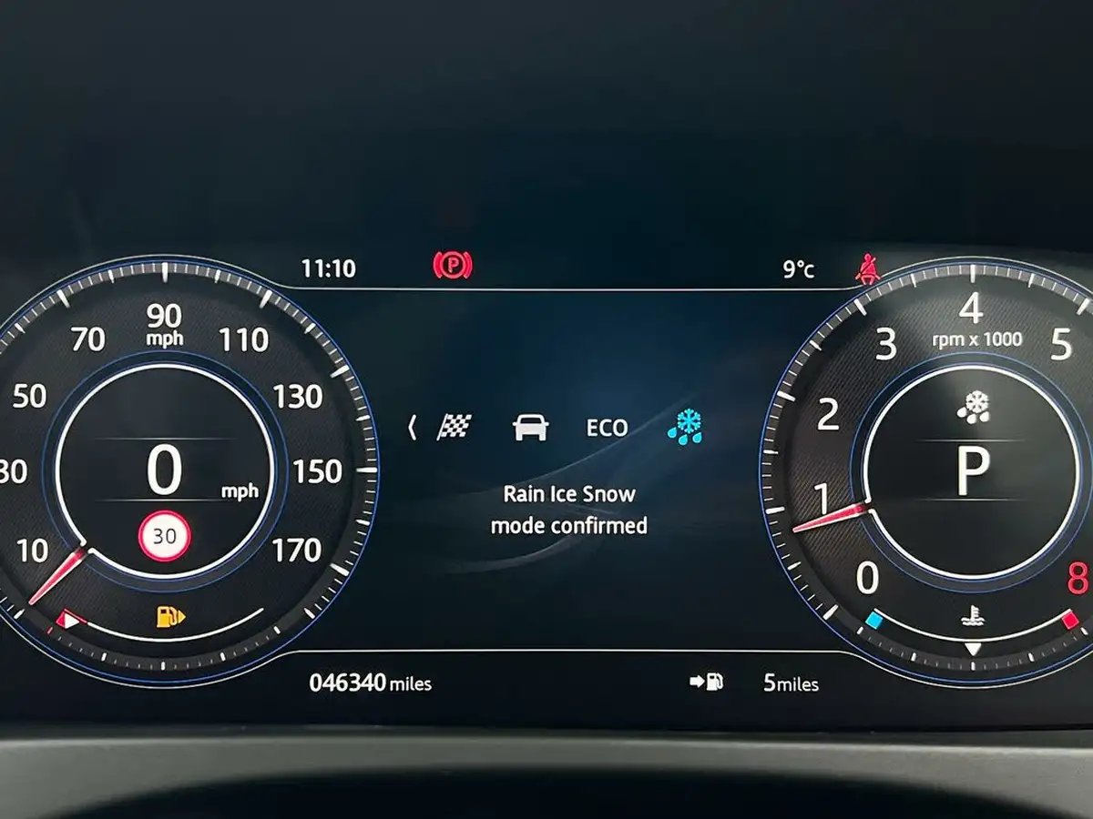 2019-jaguar-f-pace-20i-300-sport-big-33