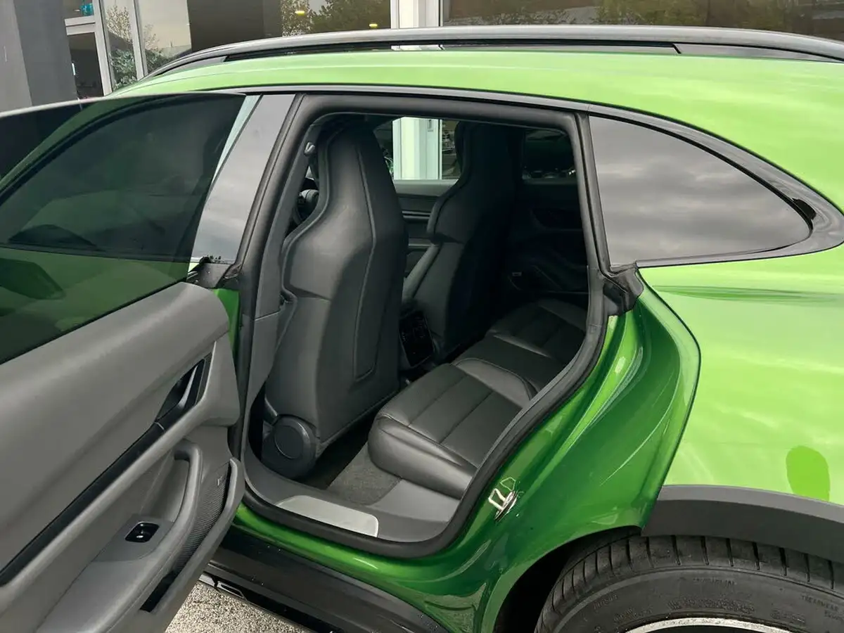 2021-porsche-taycan-e-4s-cross-turismo-awd-big-19