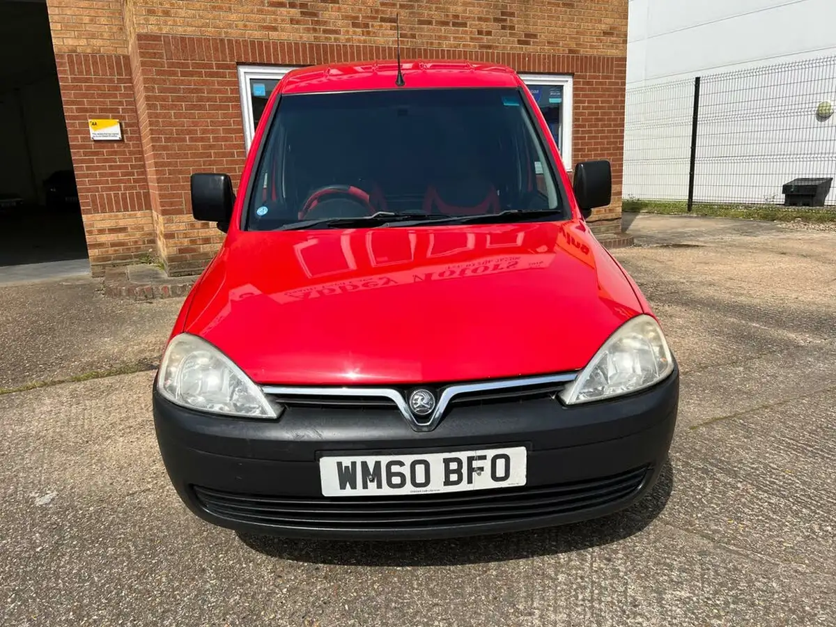 2011-vauxhall-combo-13td-1700-panel-big-11