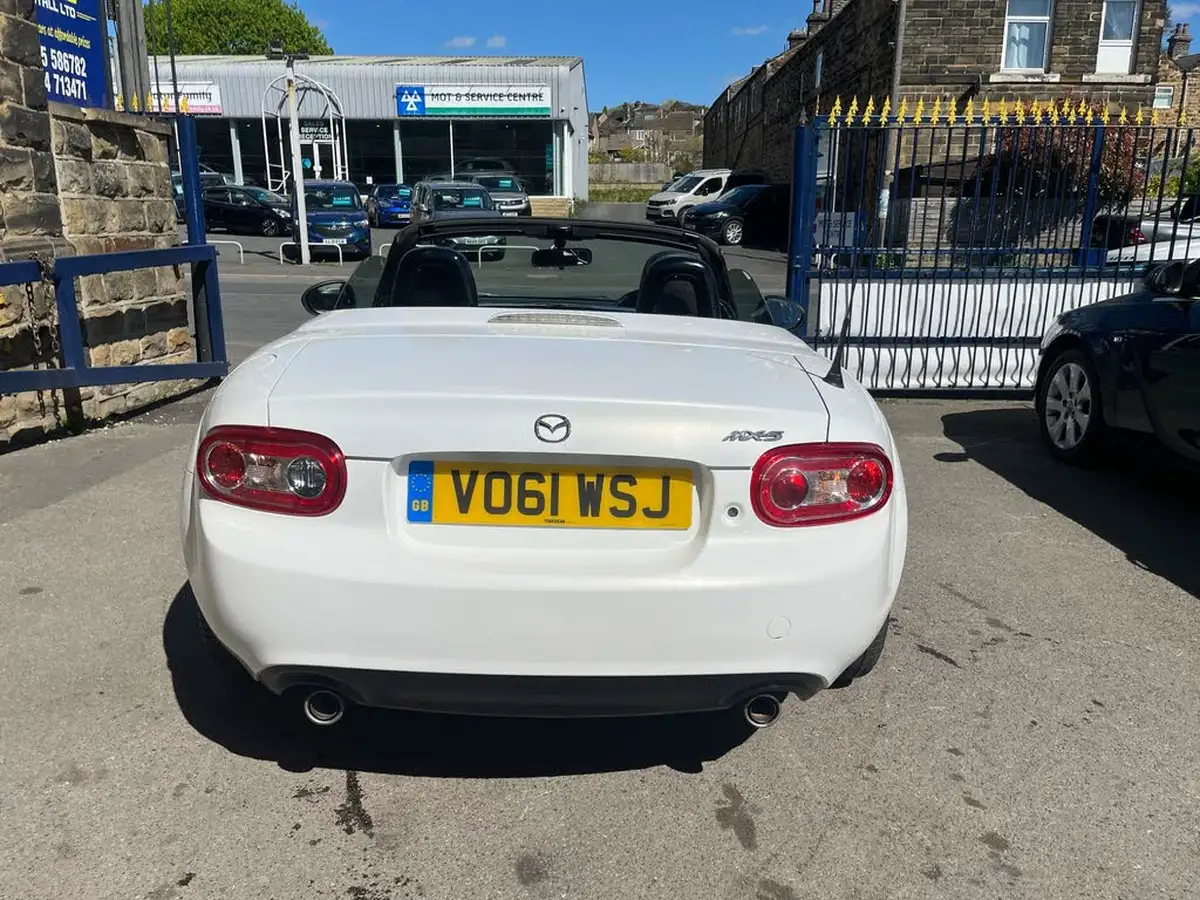 2011-mazda-mx-5-20-roadster-sport-black-big-4