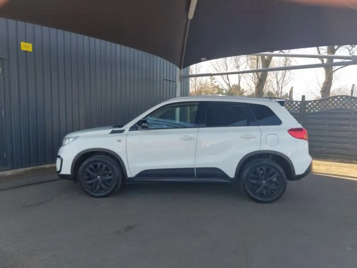 2017-suzuki-vitara-16-kuro-big-3
