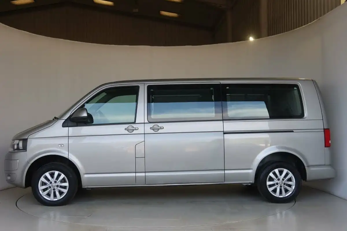 2015-volkswagen-transporter-shuttle-20td-t30-se-140ps-lwb-dsg-big-10