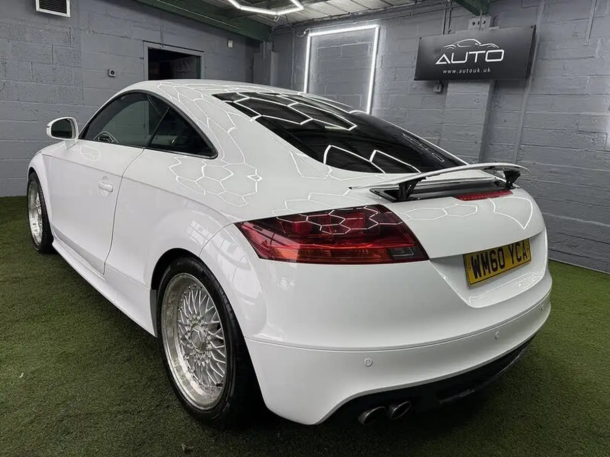 2010-audi-tt-coupe-20-tdi-s-line-big-8