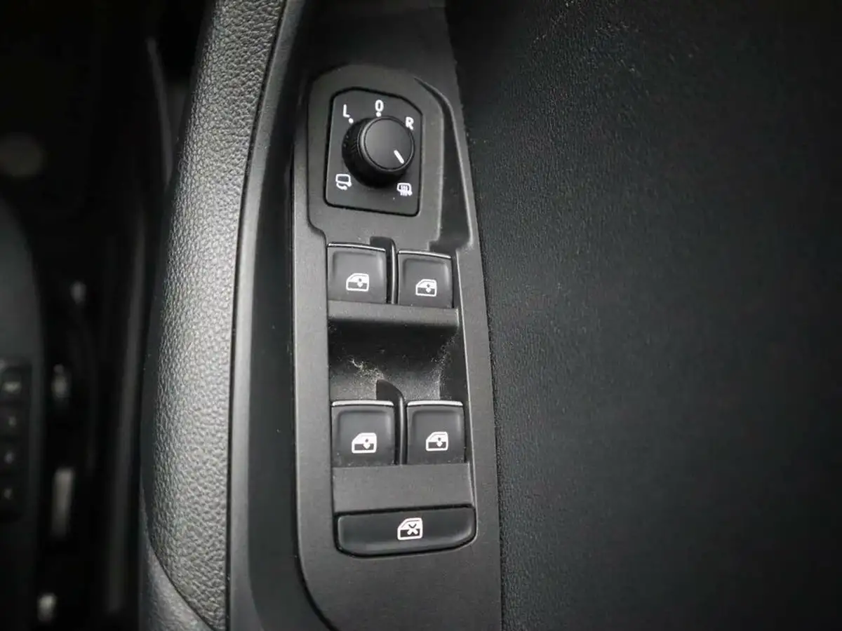 2018-skoda-karoq-20tdi-scr-se-l-dsg-big-25