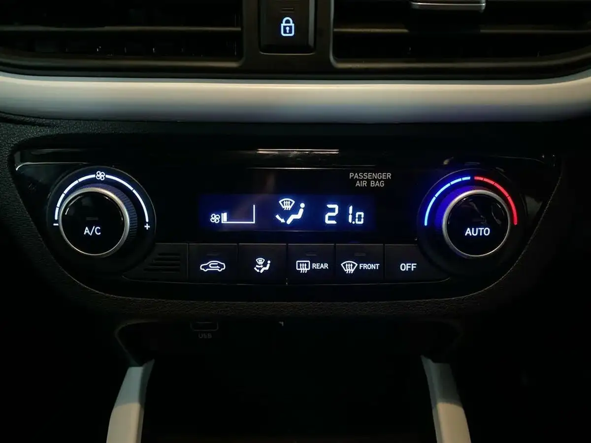 2022-hyundai-i10-12-premium-auto-big-30