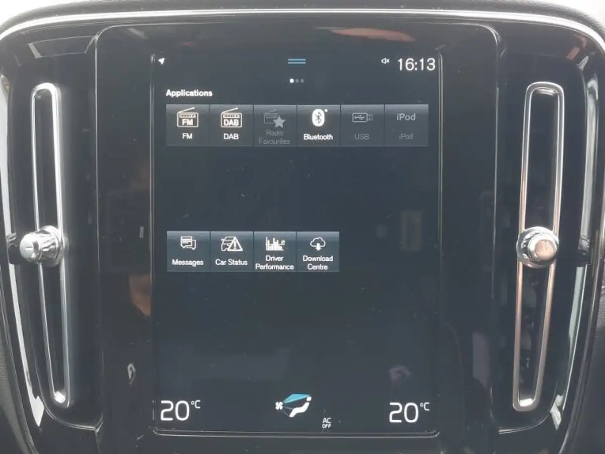2020-volvo-xc40-15-t3-r-design-big-17