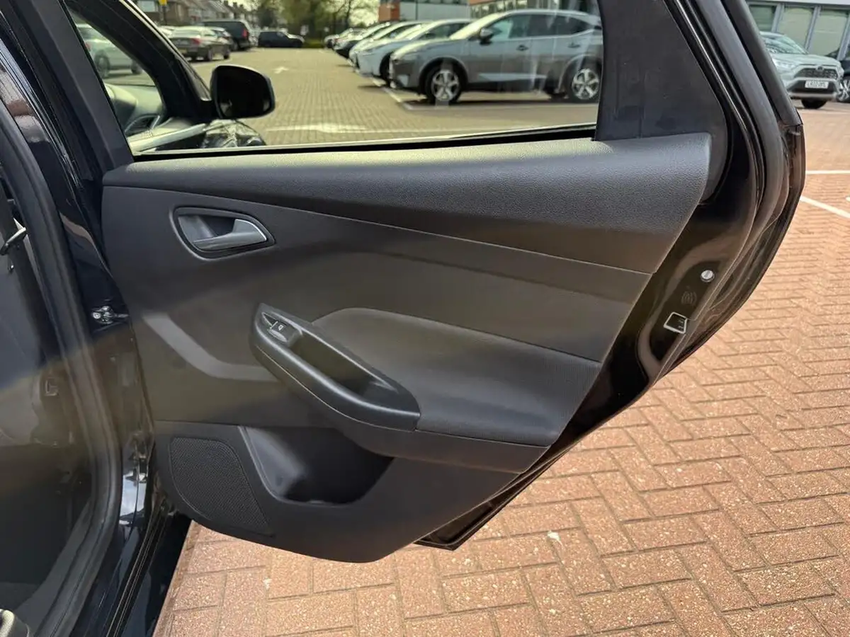 2014-ford-focus-10-zetec-s-scti-hatchback-big-30