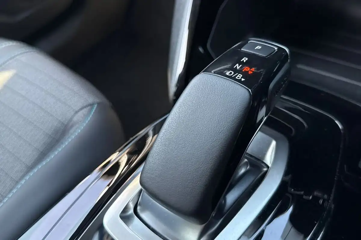 2021-peugeot-2008-suv-e-allure-big-57