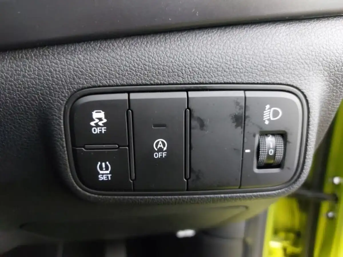 2024-hyundai-i20-10-t-gdi-advance-big-18