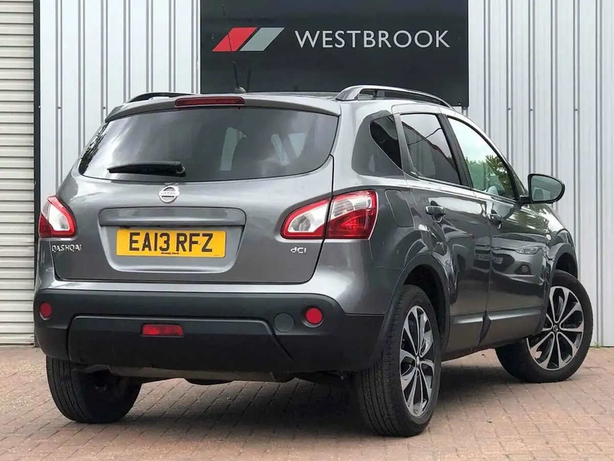 2013-nissan-qashqai-15td-360-big-1