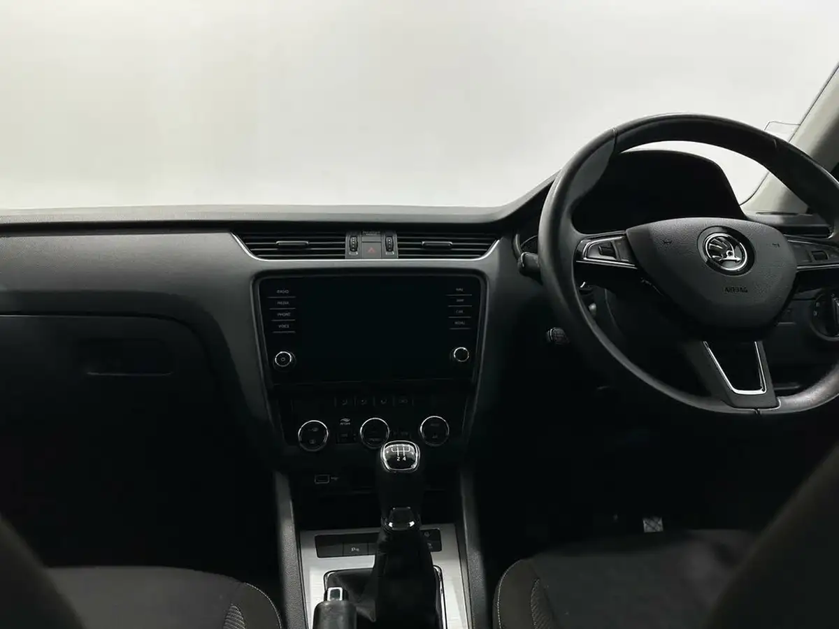 2020-skoda-octavia-16tdi-se-technology-estate-big-17