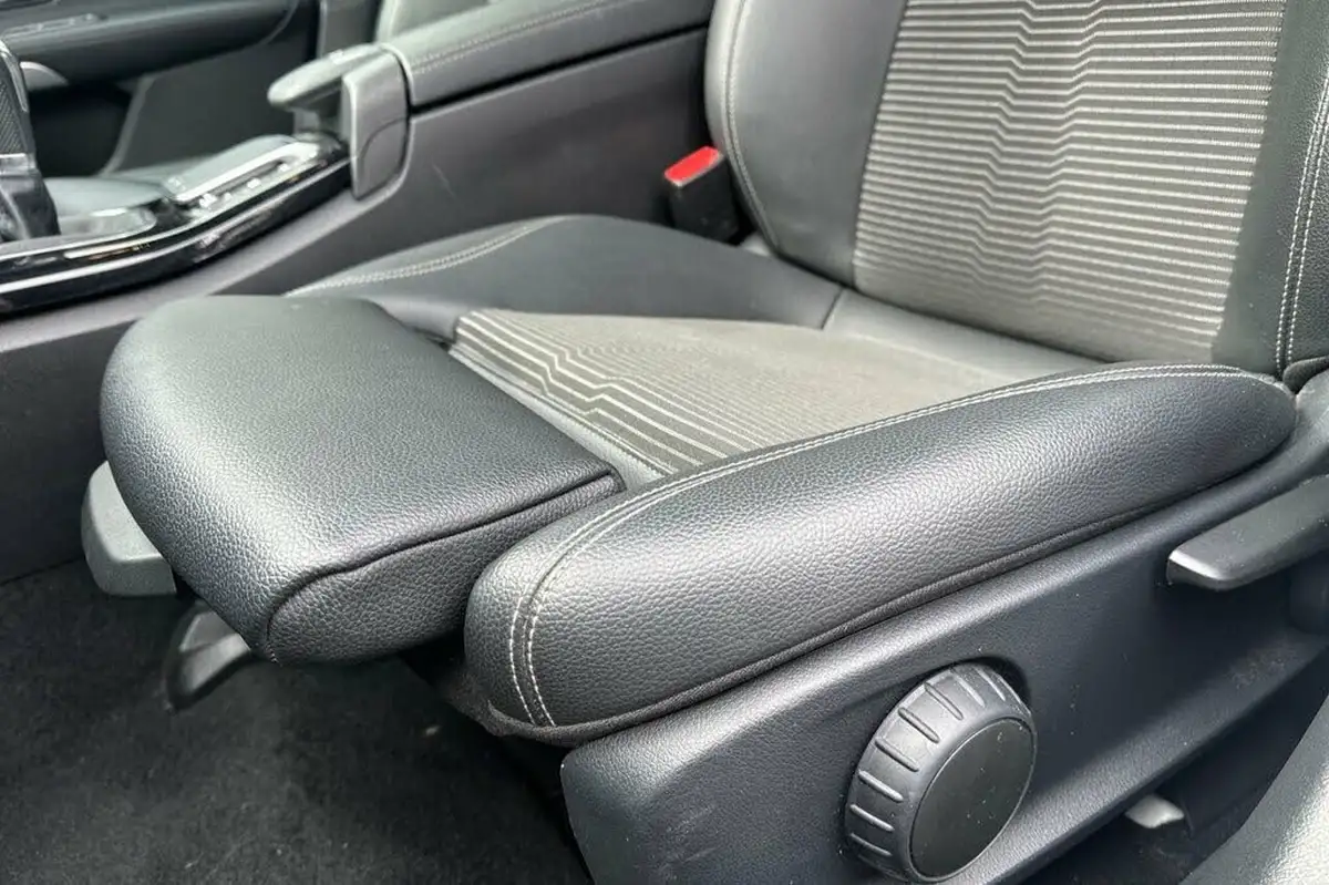 2020-mercedes-benz-a-class-15d-a180d-sport-executive-hatchback-5d-big-37