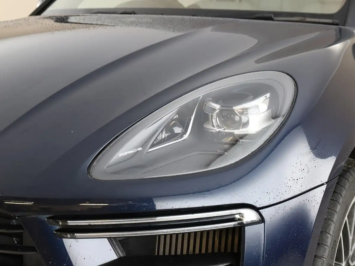 2021-porsche-macan-29-turbo-big-19