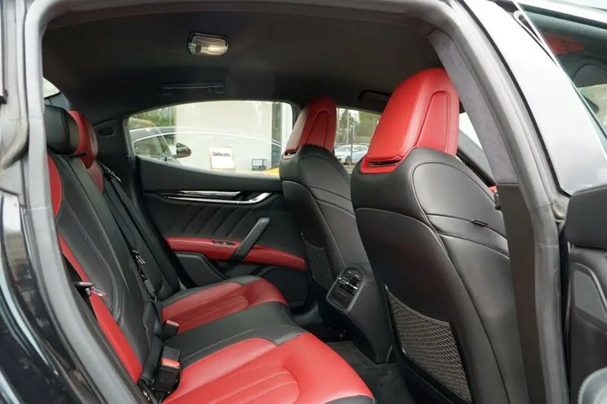 2019-maserati-ghibli-30td-ss-big-31