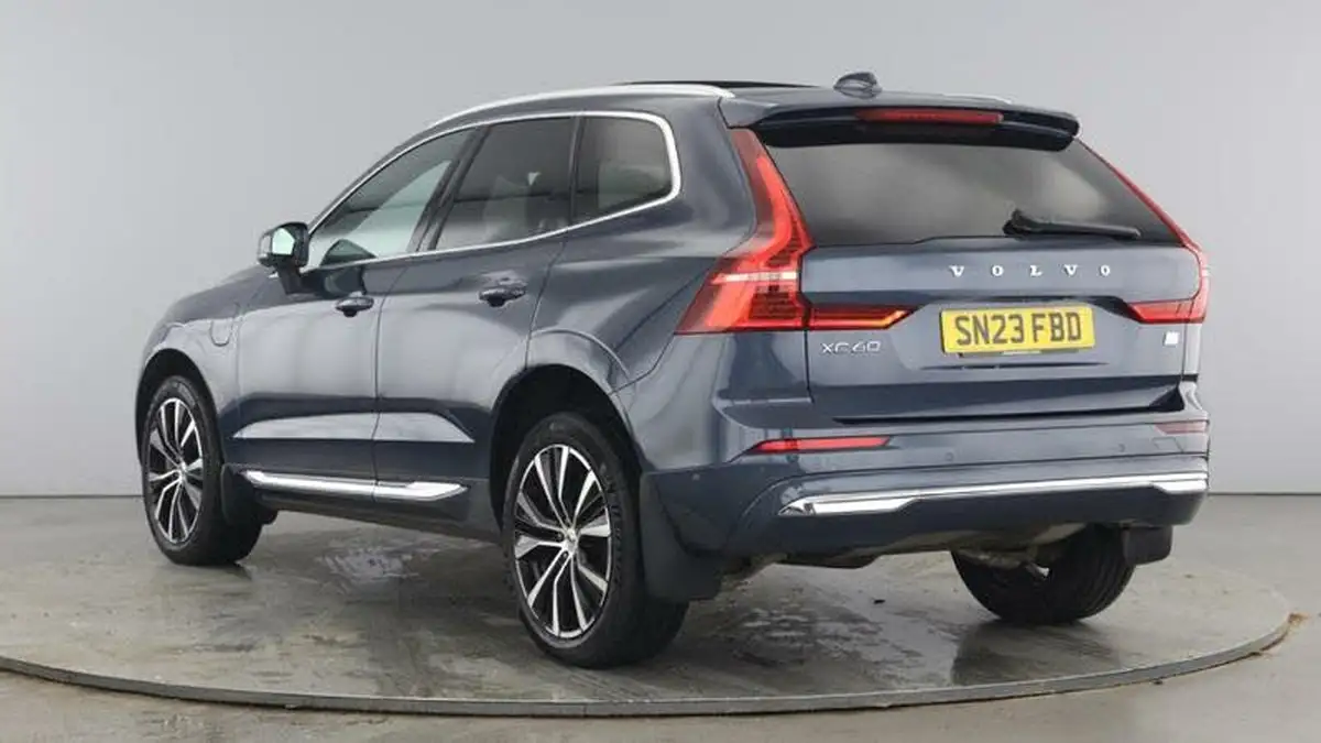 2023-volvo-xc60-20-t8-ultimate-dark-big-2