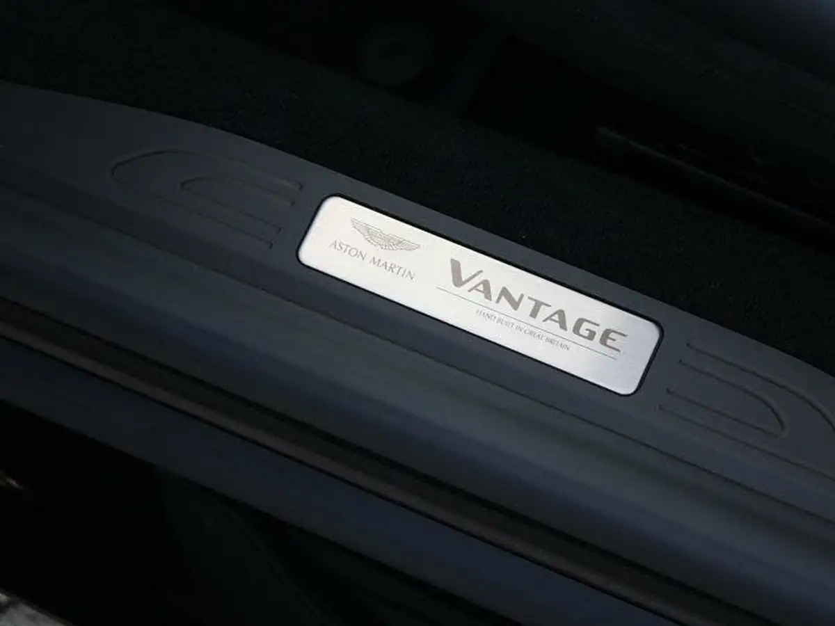 2023-aston-martin-vantage-40-v8-vantage-roadster-auto-big-18