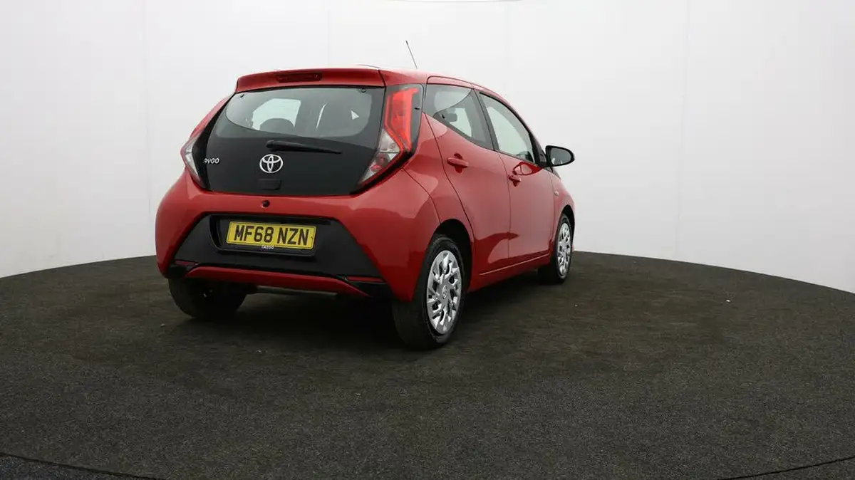 2018-toyota-aygo-10-vvt-i-x-play-71bhp-5d-big-76
