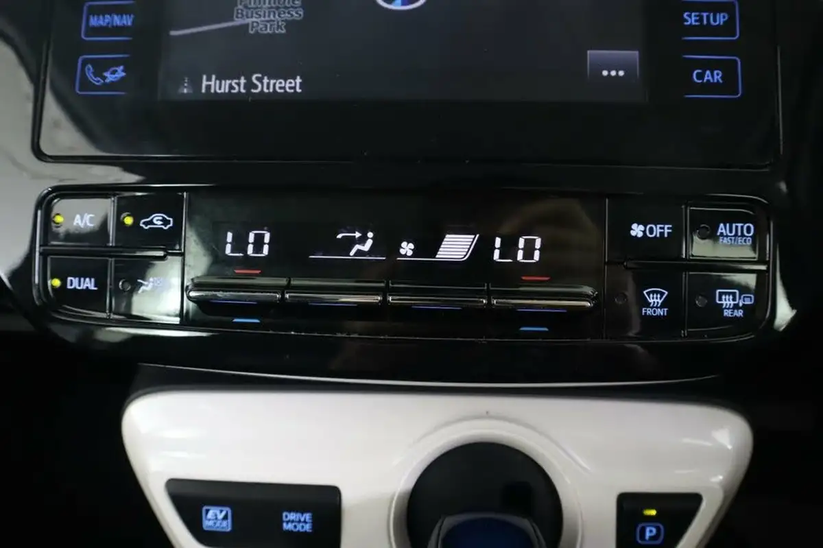 2018-toyota-prius-18-vvt-i-business-edition-plus-ss-big-22