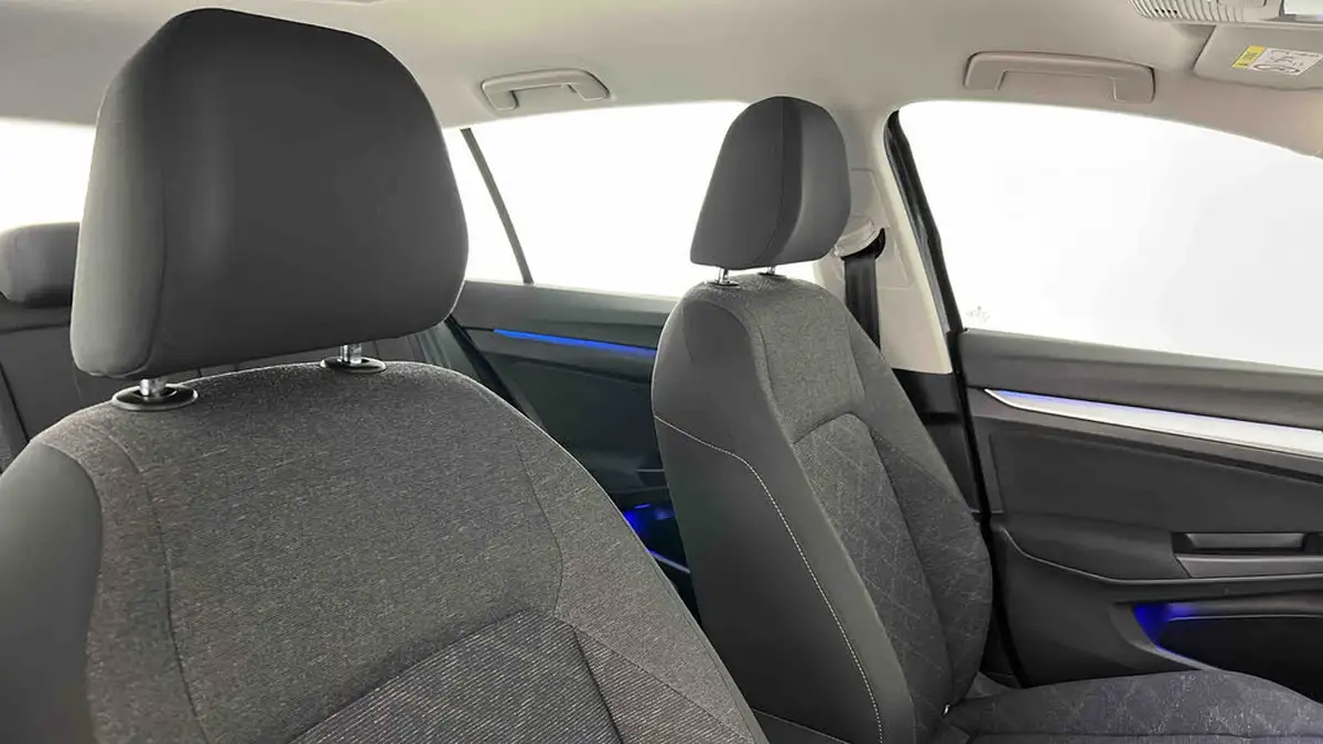 2021-volkswagen-golf-10-etsi-life-hatchback-big-31