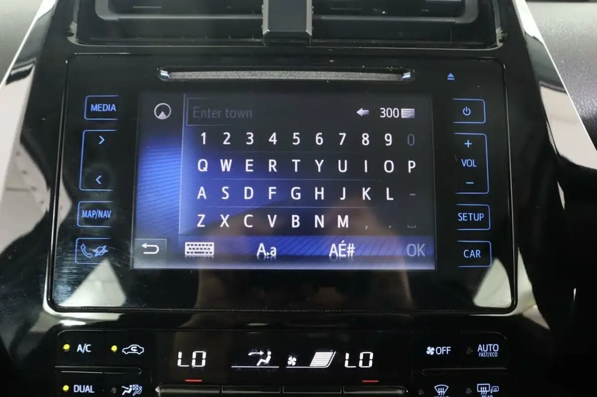 2018-toyota-prius-18-vvt-i-business-edition-plus-ss-big-46