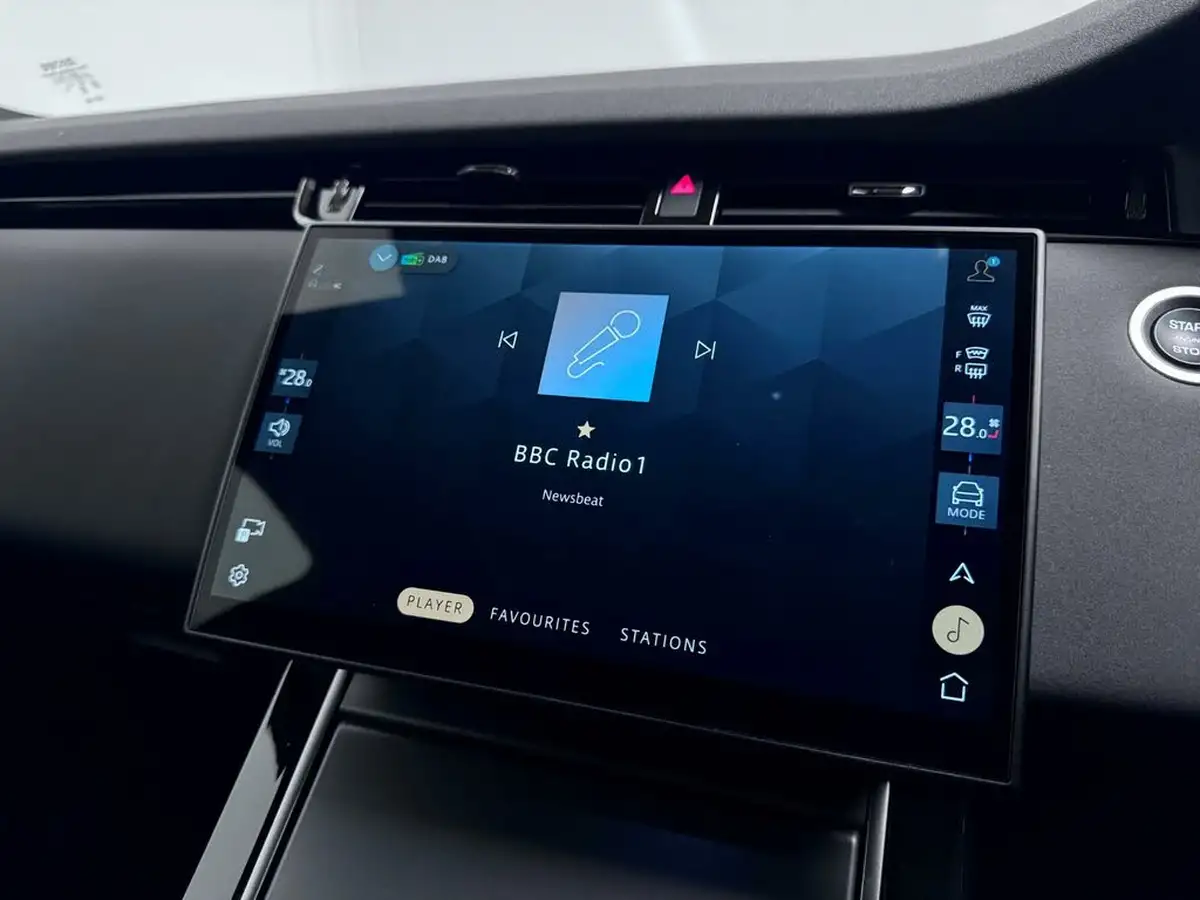2024-land-rover-range-rover-evoque-15-p300e-dynamic-se-big-50