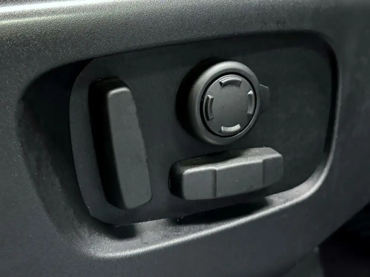 2021-land-rover-discovery-30-d300-r-dynamic-hse-big-24