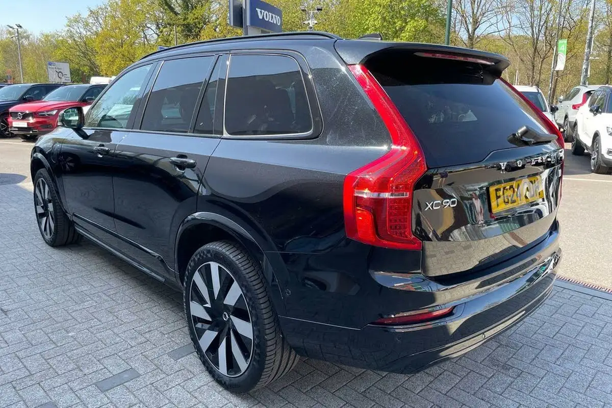 2024-volvo-xc90-20-t8-plus-big-10