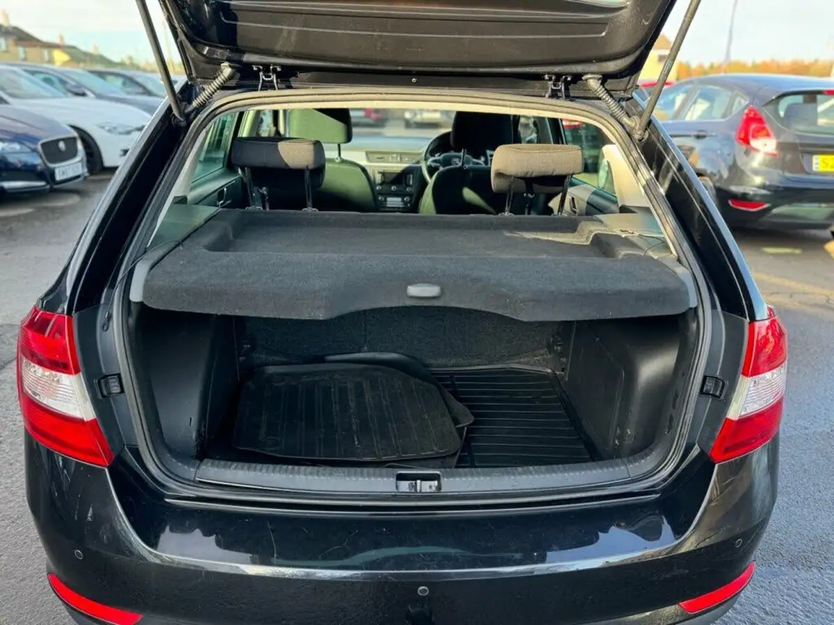 2015-skoda-rapid-spaceback-16tdi-se-tech-90ps-greentech-ss-1598cc-big-24