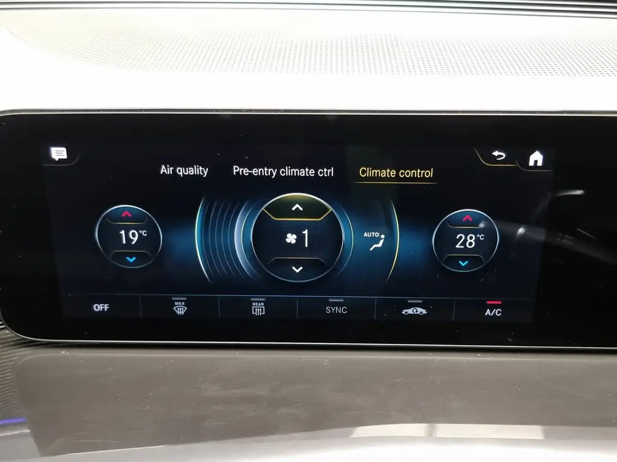 2022-mercedes-benz-eqc-e-eqc-400-amg-line-premium-big-20